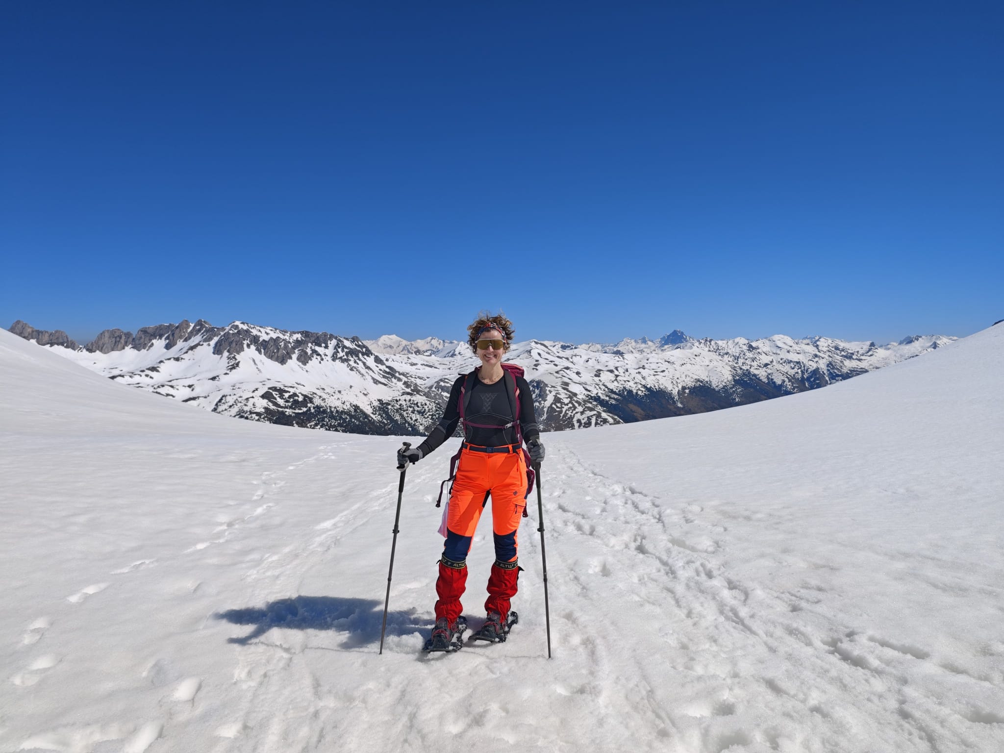 Vanesa Moreno durante una ruta de montaña, responsable de Rutas Regadera
